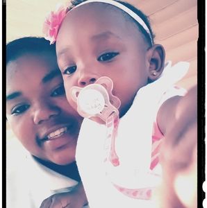 Meet your Posher, Debhora